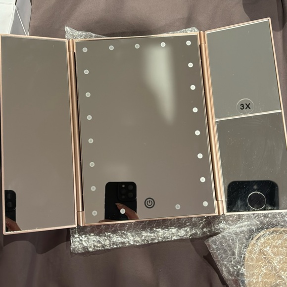 Monat LED Tri-Fold Mirror Magic - Picture 3 of 4